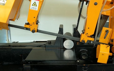 忻城数控带锯床自动送料精度会出现偏差吗？