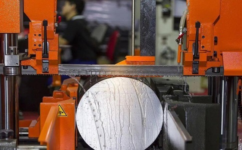 忻城立式金属带锯床切削出现跑带故障解决方法！